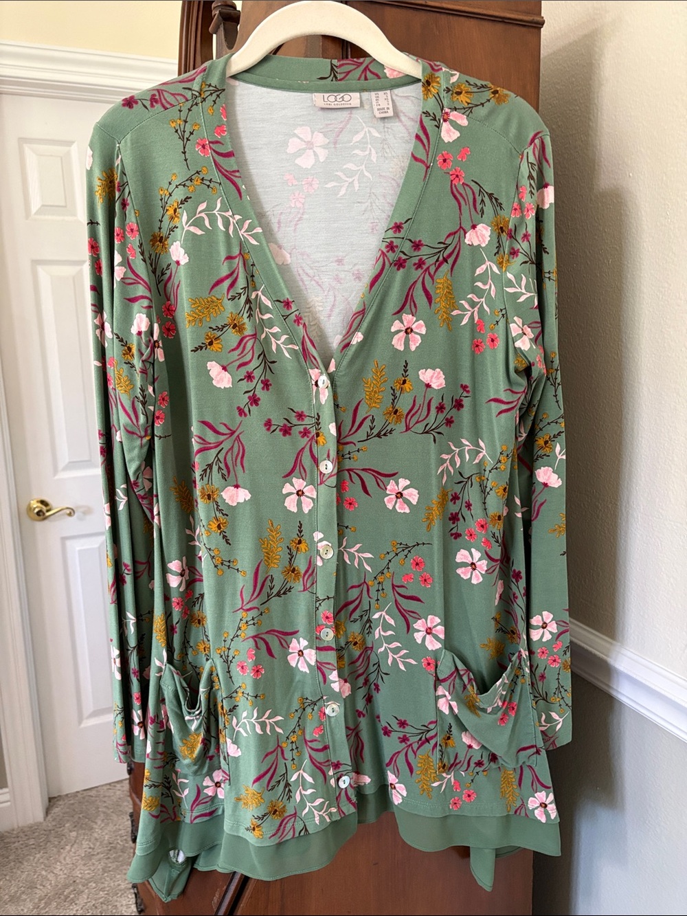 LOGO Floral Button-Front Green Cardigan w Chiffon Shark Bite Hem BOHO Summer - Picture 1 of 9